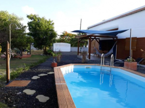 Villa charmante au Moule avec piscine